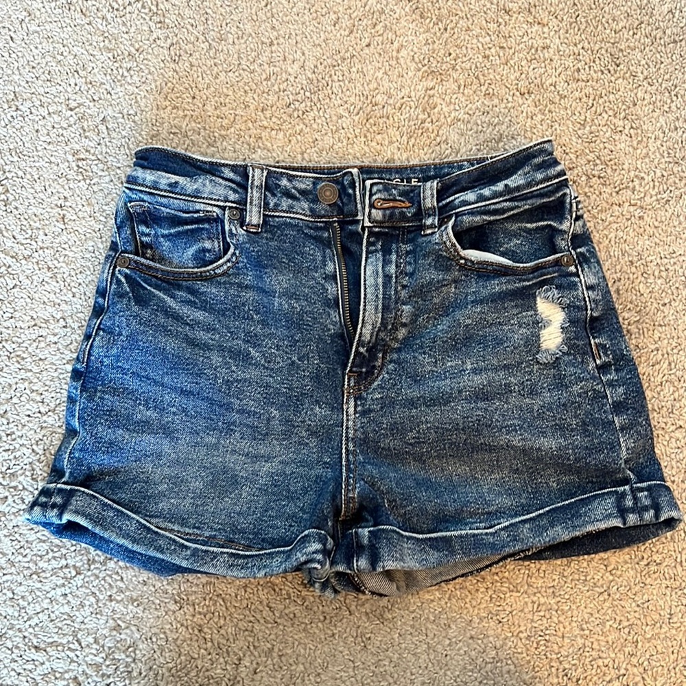 HR mom short